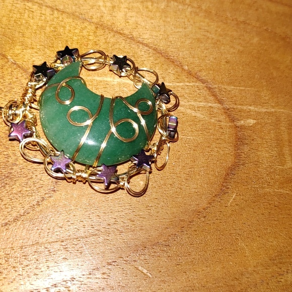 New Green onyx Crescent moon pendants Necklace. - Picture 3 of 6